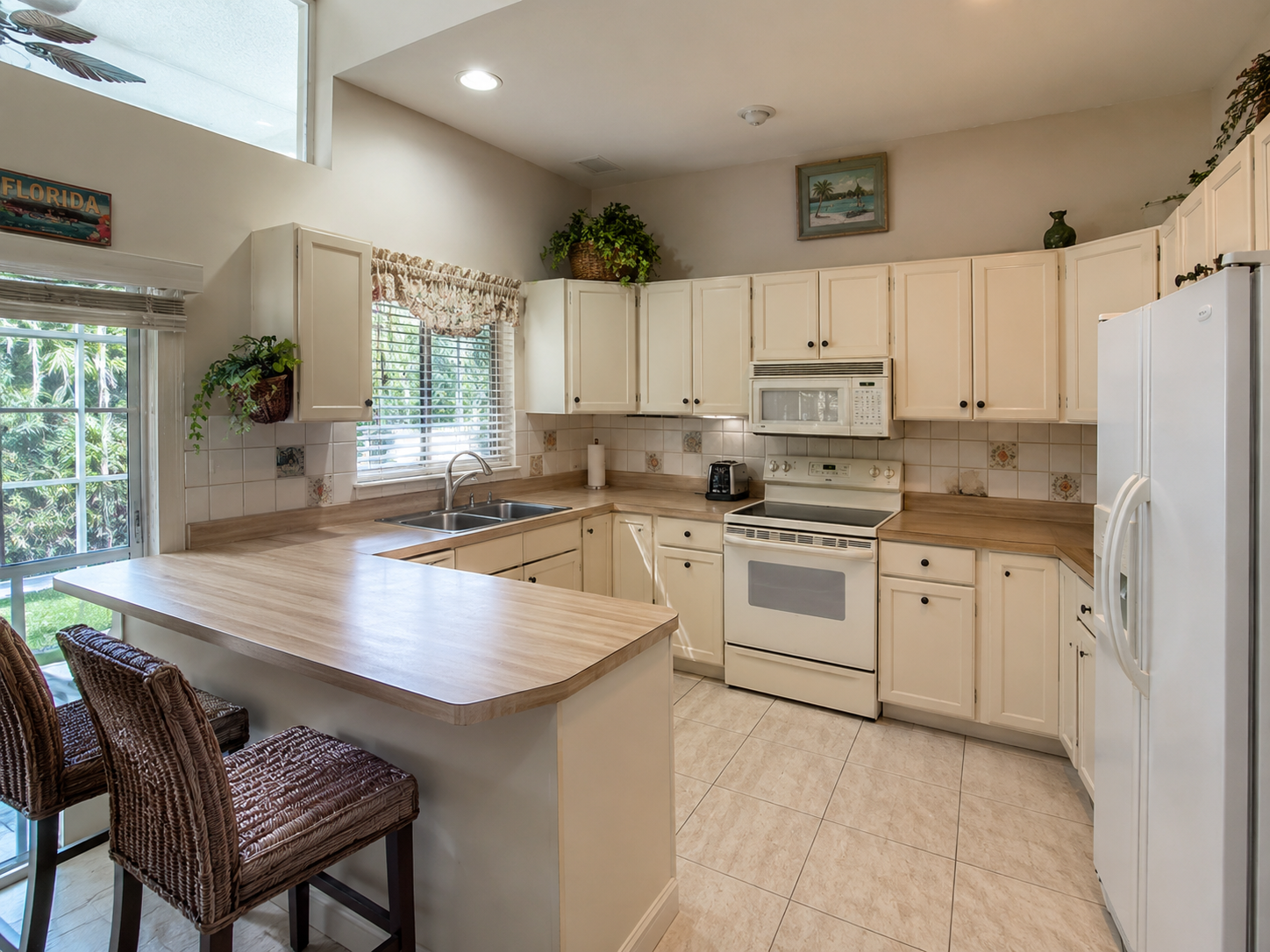 Older Florida kitchen before refacing